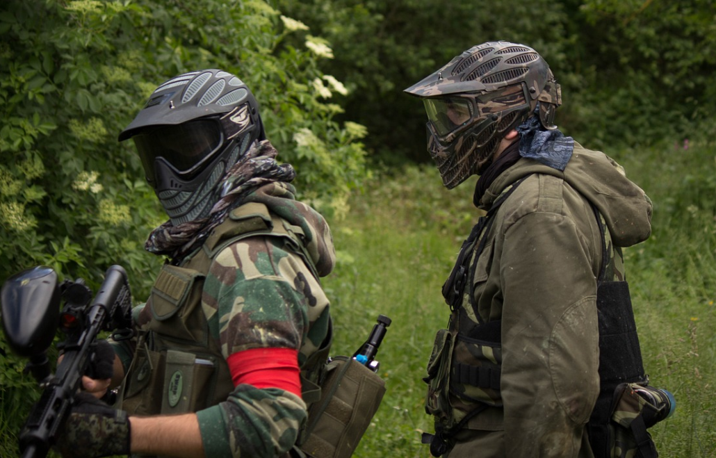 2 person wearing paintball gear